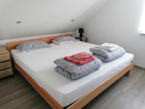 Lova arba lovos apgyvendinimo įstaigoje Ferienwohnung mit See Blick