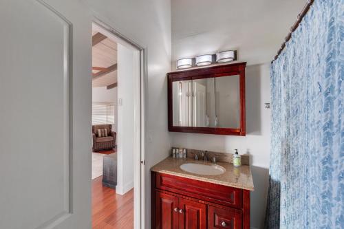 a bathroom with a sink and a mirror at Walua Trail Estate in Kailua-Kona