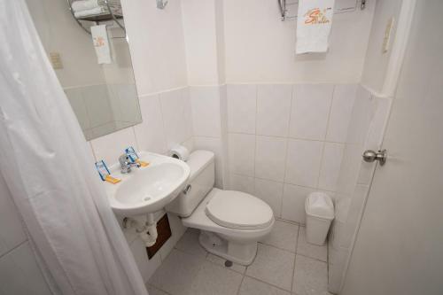 Bilik mandi di Hotel Sol de Belén Cajamarca