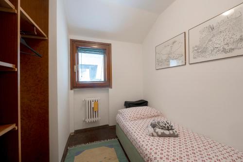 a small bedroom with a bed and a window at [SESTRIERE] Appartamento sulle piste in Sestriere
