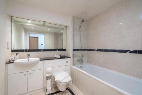 O baie la Luxury 1 Bed Apartment Close To Excel & o2