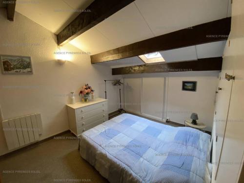 Tempat tidur dalam kamar di Appartement Les Angles, 1 pièce, 4 personnes - FR-1-295-151