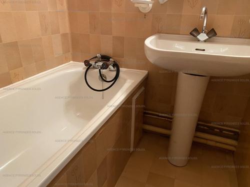 a bathroom with a sink and a bath tub at Appartement Les Angles, 1 pièce, 4 personnes - FR-1-295-151 in Les Angles