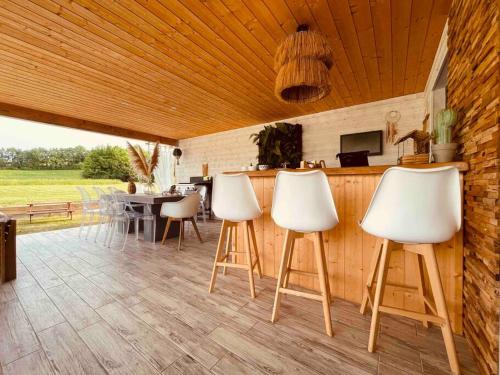 Photo de la galerie de l'établissement Villa avec piscine en campagne !, à Issigeac