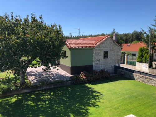 a house with a yard with a grass yard at Casa Velha Azeitona in Tábua