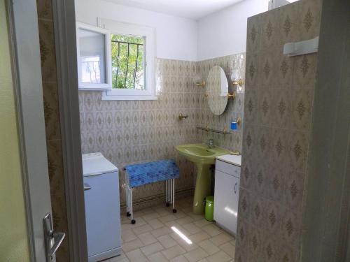 Koupelna v ubytování Saint Palais sur Mer - MAISON à proximité de PLAGE de NAUZAN - AU CALME