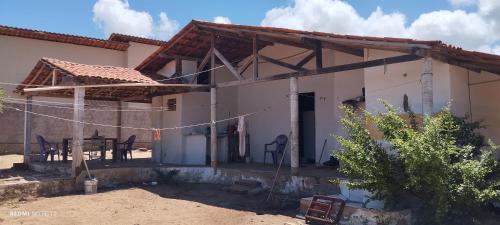 una casa en construcción con techo en Casa boa vista, en Icapuí