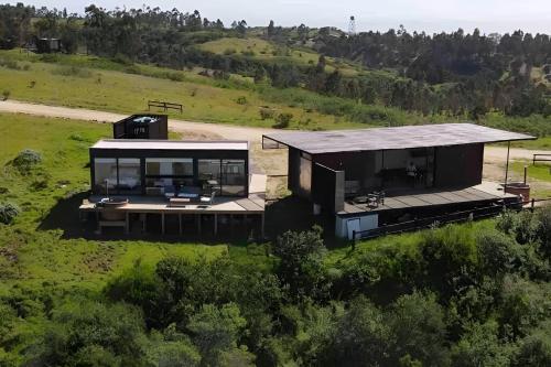 an overhead view of a black house in a field at Loft Increíble Vista y Jacuzzi Gratis, Único - 2A in Navidad