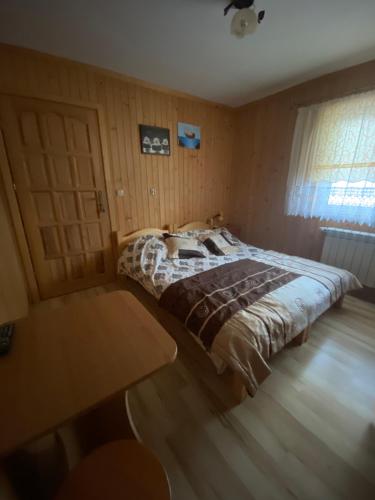 Un pat sau paturi într-o cameră la Agroturystyka Zdzisława i Kazimierz Remiasz
