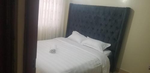 Ένα ή περισσότερα κρεβάτια σε δωμάτιο στο Imani Apartments staycations