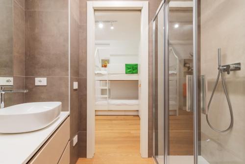 Et badeværelse på Splendido Trilocale a Milano: Comfort e Stile