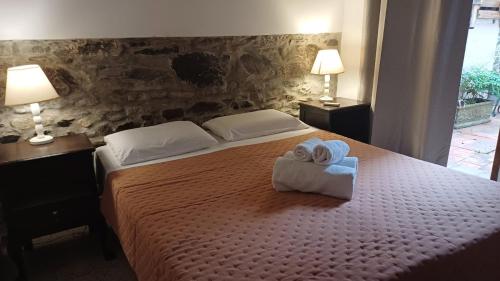 a hotel room with a bed with towels on it at Posada San Gabriel in Colonia del Sacramento