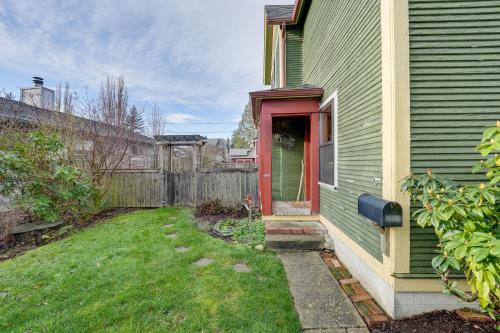 Gallery image of Bright Bellingham Home with Fire Pit 1 Mi to Beach! in Bellingham