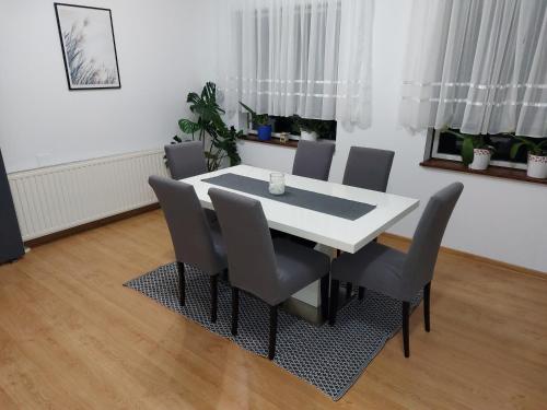 Φωτογραφία από το άλμπουμ του A house, free parking, sauna σε Κοπρίβνιτσα