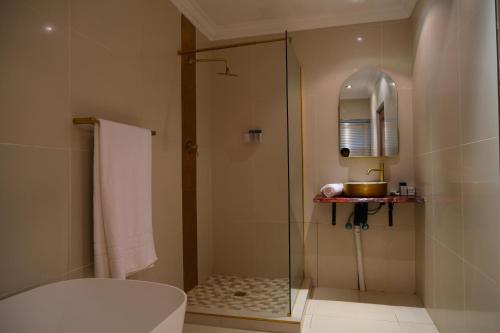 Et badeværelse på Tau Hotel