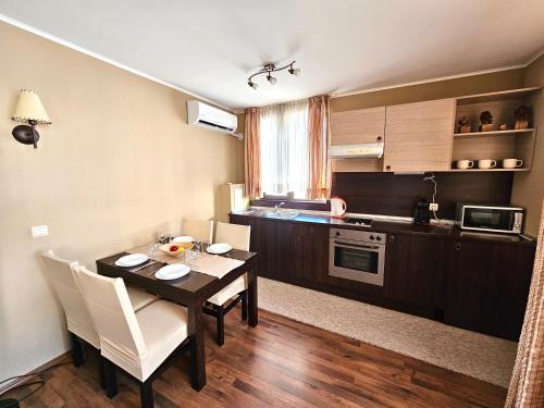 Kuchyň nebo kuchyňský kout v ubytování Suite in Dream Bansko