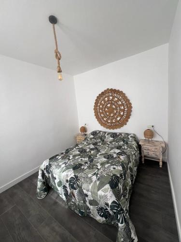 Postel nebo postele na pokoji v ubytování Casa Rural Málaga Monkey Love con jacuzzi