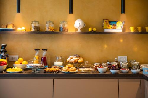a buffet with many different types of food on a counter at Re Ottone Rooms in Lazise