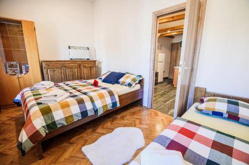 Postel nebo postele na pokoji v ubytování Apartments Rosana