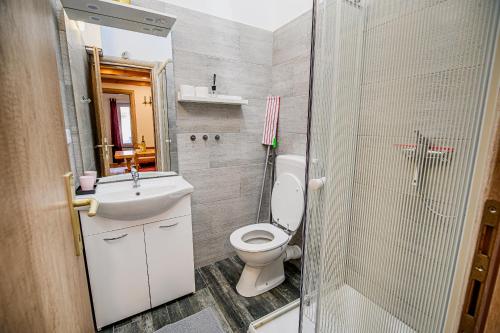 Koupelna v ubytování Apartments Rosana