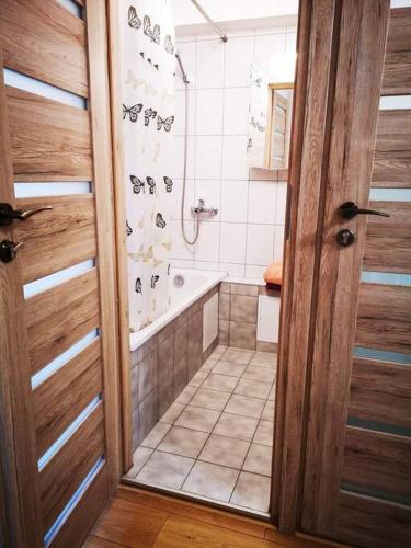 a bathroom with a shower and a tub and a toilet at Trumpalaikė buto nuoma Plungėje in Plungė