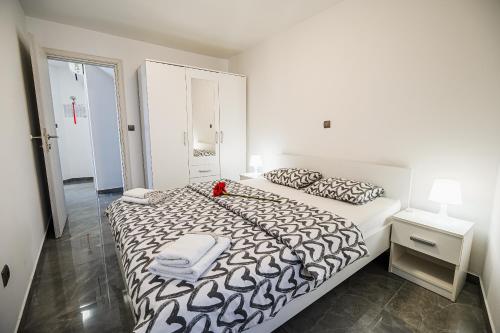 Postel nebo postele na pokoji v ubytování Apartments Rosana
