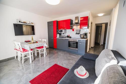 Kuchyň nebo kuchyňský kout v ubytování Apartments Rosana