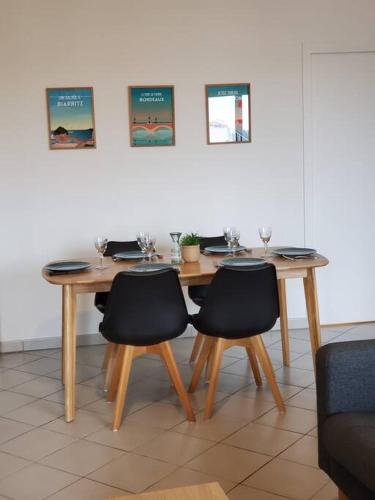 Photo de la galerie de l'établissement Le Capeyron - Parking - WIFI - Aéroport, à Mérignac