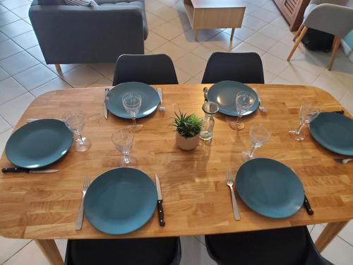 Photo de la galerie de l'établissement Le Capeyron - Parking - WIFI - Aéroport, à Mérignac