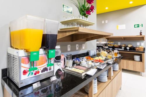 a kitchen with a counter with a pitcher of orange juice at Tarobá Express in Foz do Iguaçu