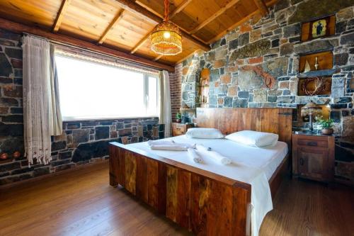 Ένα ή περισσότερα κρεβάτια σε δωμάτιο στο Traditional Cretan Style Villa