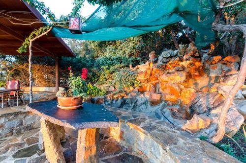 Κήπος έξω από το Traditional Cretan Style Villa