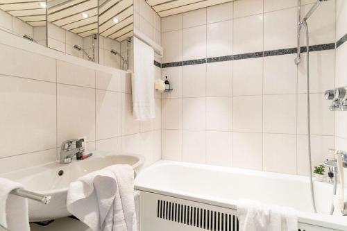 Salle de bains dans l'établissement Haus-Steinwarder-7-Wohnung-Strandbude-34