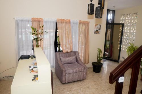a room with a desk and a chair and curtains at Refugio Encantador in Santo Domingo