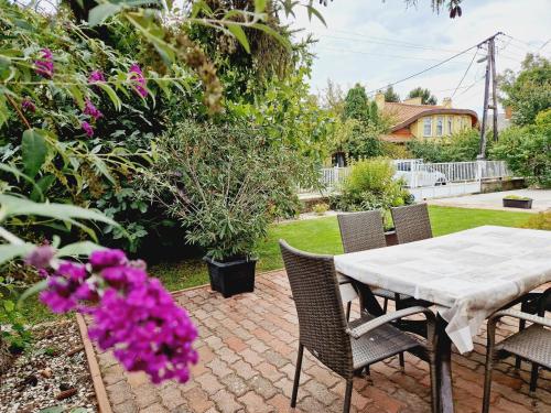 Κήπος έξω από το Balaton Apartman Füred