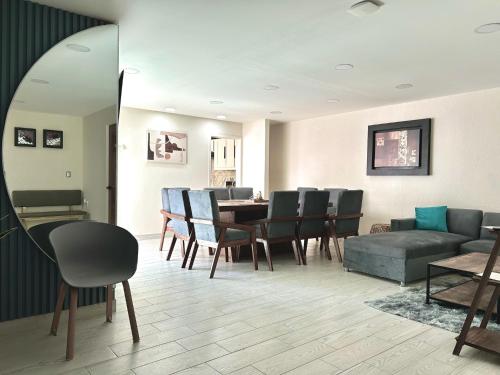 a living room with a table and chairs at Casa boka con vista al mar y alberca in Boca del Río