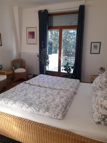 a bedroom with a large bed with a window at Kurpension Parkfrieden in Bad Pyrmont