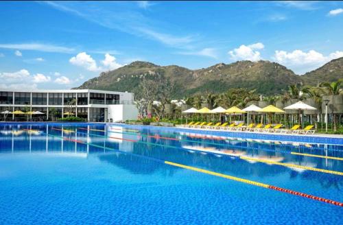 a large swimming pool with chairs and a building at Villa biển Oceanami B805 - Ô tô đậu trước cửa nhà in Long Hai