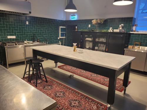 Køkken eller tekøkken på Boutique hotel MEŅĢELES PIENOTAVA