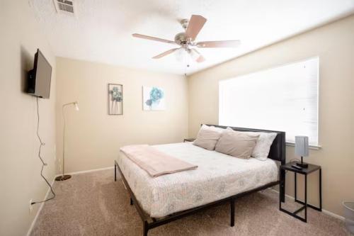 a bedroom with a bed and a ceiling fan at Pool 4 bedroom 2 bath close to Strip in Las Vegas