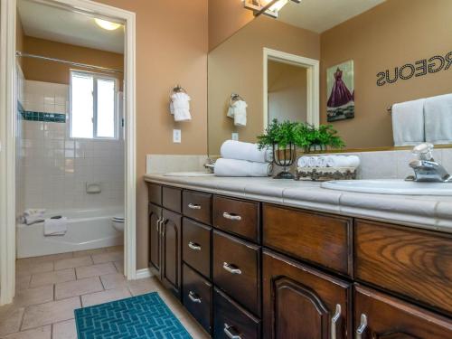 Un baño de Wasatch Retreat in Draper with Mtn Views Theater and Hot Tub