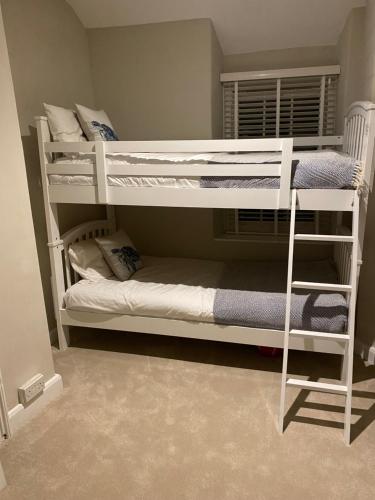 a couple of bunk beds in a room at The Retreat in Aberdyfi