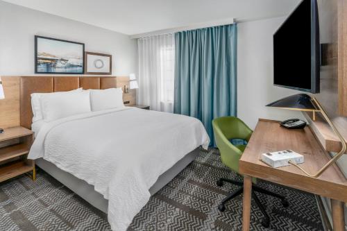 Μια τηλεόραση ή/και κέντρο ψυχαγωγίας στο Staybridge Suites Denver - Cherry Creek by IHG