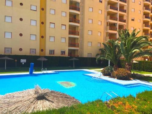 an empty swimming pool in front of a building at TERRAMAR in Villajoyosa