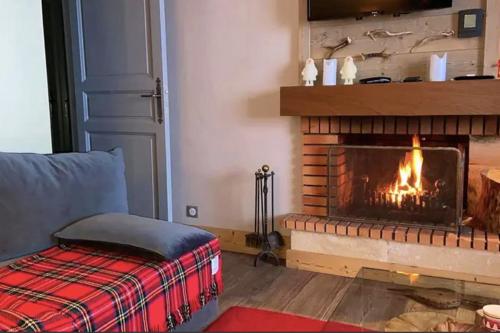 a living room with a fireplace and a couch at Cosy and spacious family nest with superb view in Courchevel