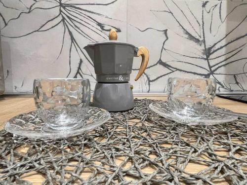 two glass plates and a coffee maker on a table at Casa Mozza vicino Firenze in Sesto Fiorentino