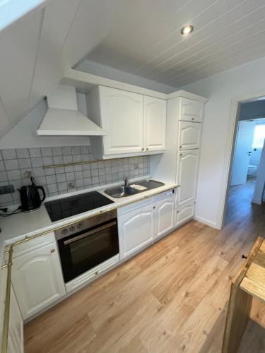 Η κουζίνα ή μικρή κουζίνα στο Ferienwohnung Fehn