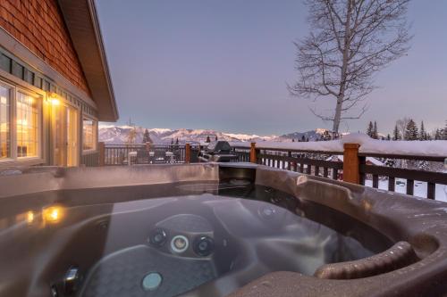 a jacuzzi tub in the backyard of a house at Lush Mountain Accommodations in Golden