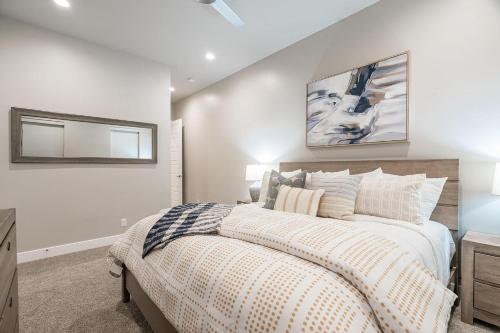 a bedroom with a large bed and a mirror at 30 | Poolhouse at Ocotillo Springs with Private Pool and Views in Santa Clara
