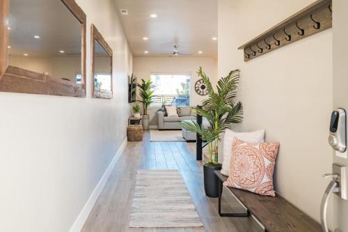 Coin salon dans l'établissement 29 | Vista House in Ocotillo Springs with Private Spa and Views